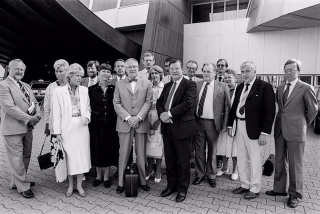 Fotografia 3: The Lord John E. TOMLINSON with guests in Strasbourg