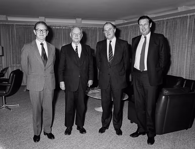 Fotografija 1: Lord HENRI PLUMB meets with guests in his office