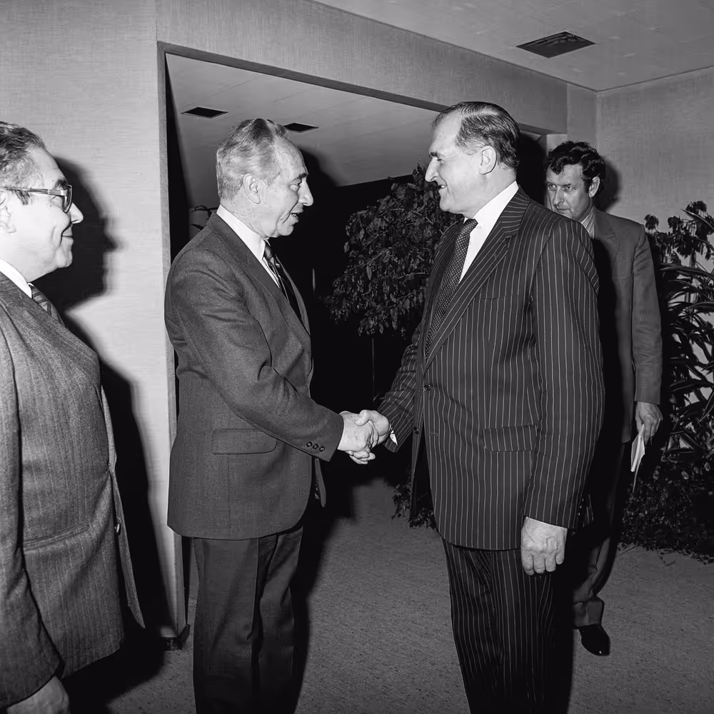 The Lord PLUMB, EP president meets with Shimon PERES