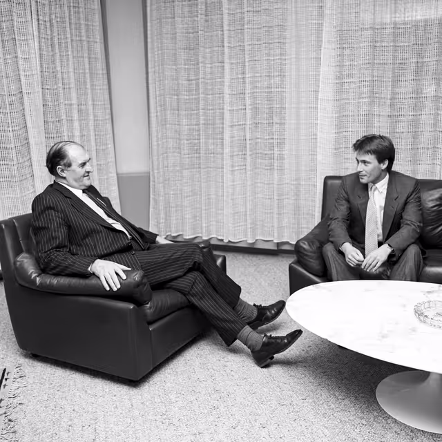 Suriet 9: Lord PLUMB - EP President meets with guest at the European Parliament in Strasbourg in February 1987