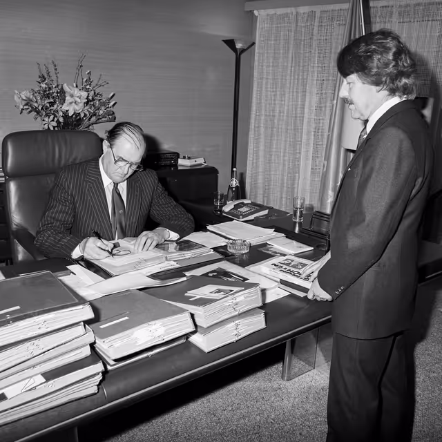 Suriet 4: Lord PLUMB - EP President in his office in the European Parliament in Strasbourg in February 1987