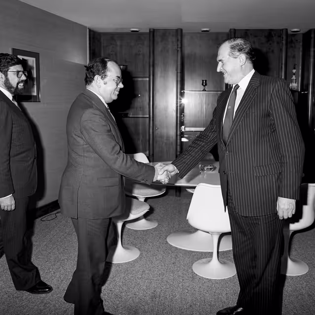 Suriet 6: Lord PLUMB - EP President meets with guest at the European Parliament in Strasbourg in February 1987