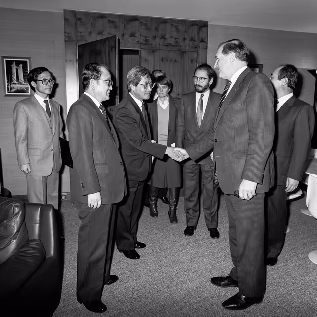 Suriet 13: Lord PLUMB - EP President meets with guests at the European Parliament in Strasbourg in February 1987