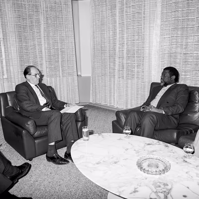 Suriet 11: Lord PLUMB - EP President meets with guests at the European Parliament in Strasbourg in February 1987
