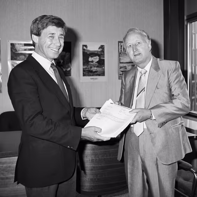 Nuotrauka 1: Barry H. SEAL meets with Thomas MEGAHY