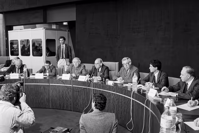 Fotografija 4: Joint press conference  with a Russian delegation visiting the European Parliament in Strasbourg.