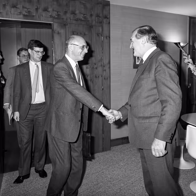 Foto 24: The Lord PLUMB, EP President meets with guests