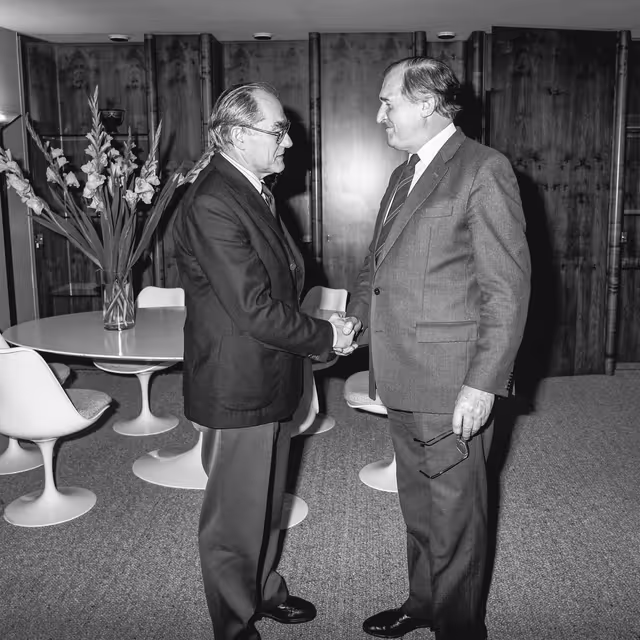 Foto 20: The Lord PLUMB, EP President meets with guests at the European Parliament in Strasbourg