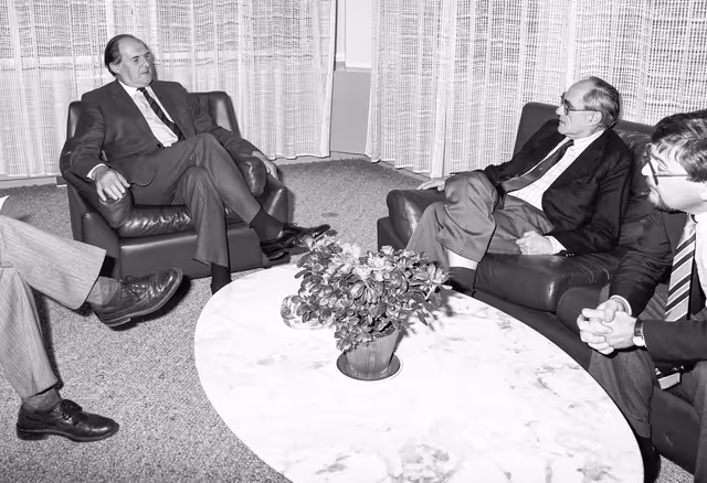 Foto 21: The Lord PLUMB, EP President meets with guests at the European Parliament in Strasbourg