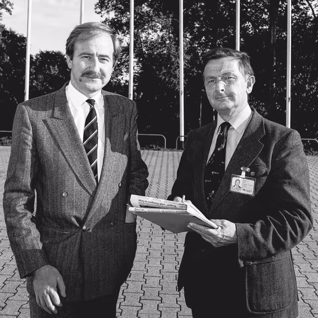 Foto 11: Mep Christopher BEAZLEY meets with a journalist at the EP in Strasbourg