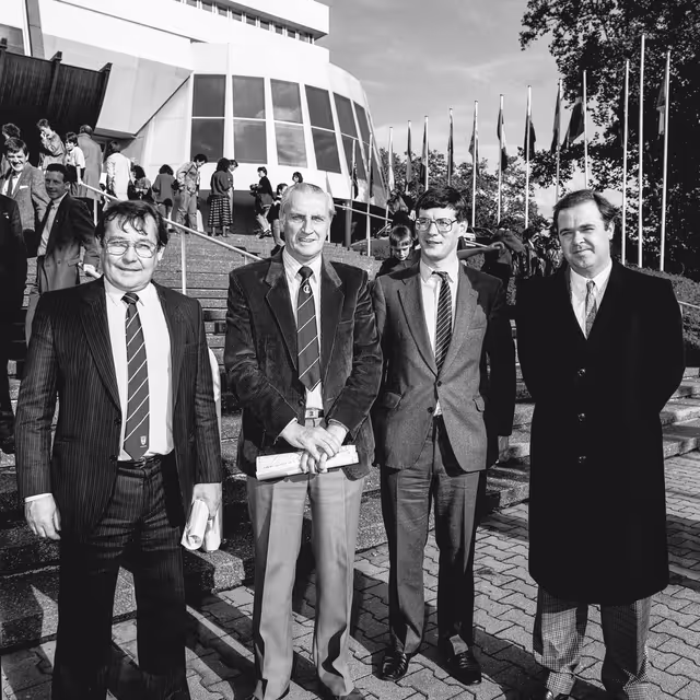 Foto 15: Mep David MARTIN meets with guests at the EP in Strasbourg
