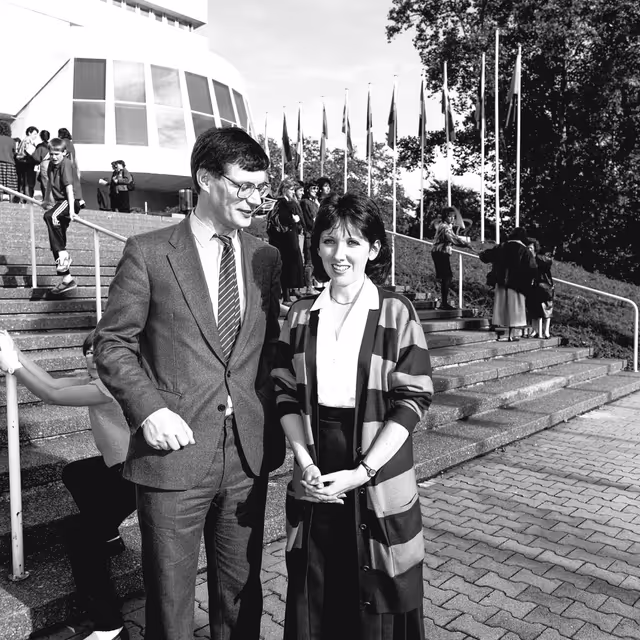 Foto 14: Mep David MARTIN meets with guests at the EP in Strasbourg
