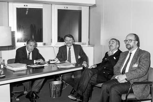 Foto 1: Dimitrios EVRIGENIS meets with guests at the EP in Strasbourg