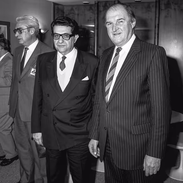 Foto 17: Sir Henri PLUMB - EP President meets with guests at the EP in Strasbourg