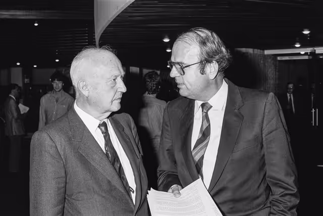 Foto 32: MEP's Pierre PFLIMLIN and Bernhard SALZER at the European Parliament in Strasbourg