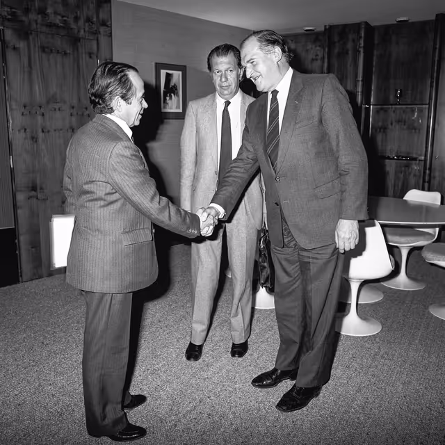 Foto 12: Lord Henri PLUMB, EP President meets with guests at the EP in Strasbourg