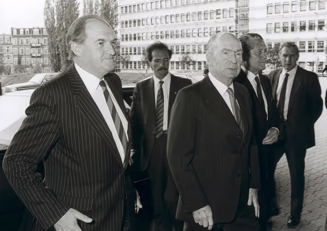 Снимка 2: Official visit by the President of Ireland to the EP in Strasbourg on October 14, 1987