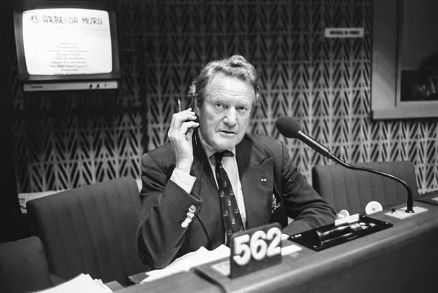 The MEP Sir Peter VANNECK in Strasbourg in February 1988.