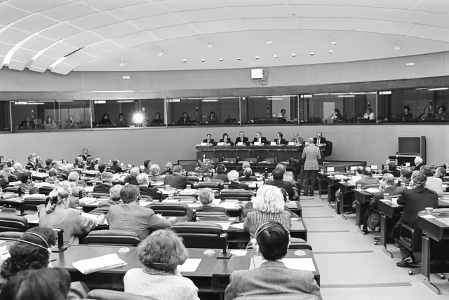 Foto 4: The Robert Schuman medal of the EPP group is posthumously awarded to Heinrich AIGNER