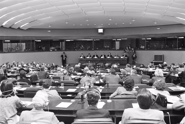 Foto 8: The Robert Schuman medal of the EPP group is posthumously awarded to Heinrich AIGNER