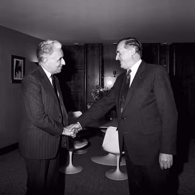 Fotografija 14: EP President with a guest in Strasbourg