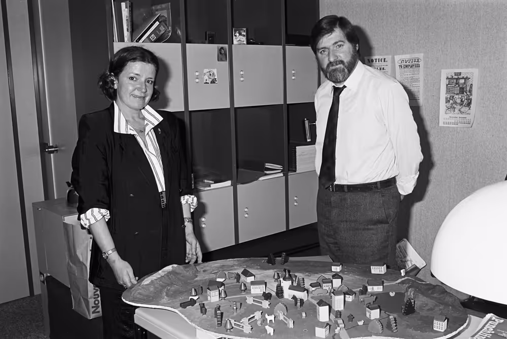 MEP Michael J. HINDLEY receives Mechtild ROTHE in his office in Strasbourg