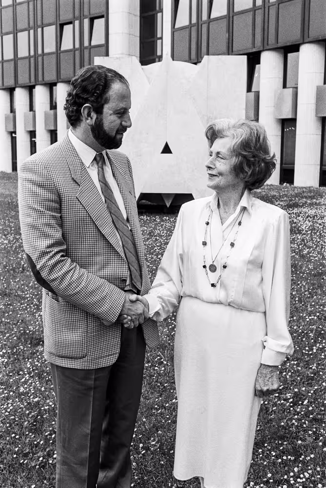 MEP Barbara CASTLE meets with Geoffrey HARRIS