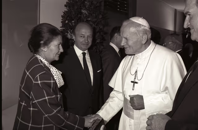 Fotografie 14: Pope John Paul II makes an official visit to the EP in Strasbourg