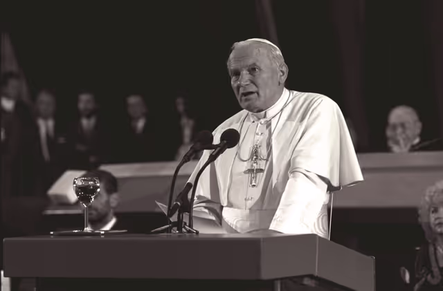 Fotografie 18: Pope John Paul II makes an official visit to the EP in Strasbourg