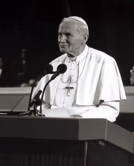 Fotografie 13: Pope John Paul II makes an official visit to the EP in Strasbourg