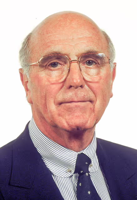 Portrait of Rüdiger von WECHMAR, MEP from 1989 to 1994, during the 3rd Parliamentary Term