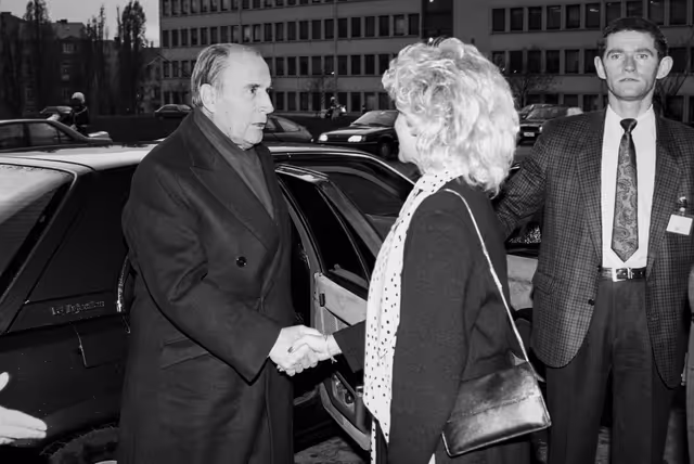 Arrival of Francois MITTERRAND, President of France and President-in-office of the European Council for the Formal Sitting on the Situation in Eastern Europe after the Fall of the Berlin Wall at the EP in Strasbourg