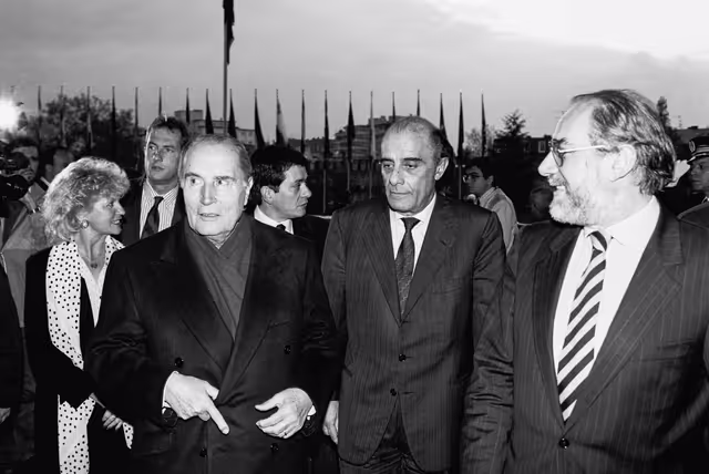 Fotagrafa 25: Arrival of Francois MITTERRAND, President of France and President-in-office of the European Council for the Formal Sitting on the Situation in Eastern Europe after the Fall of the Berlin Wall at the EP in Strasbourg