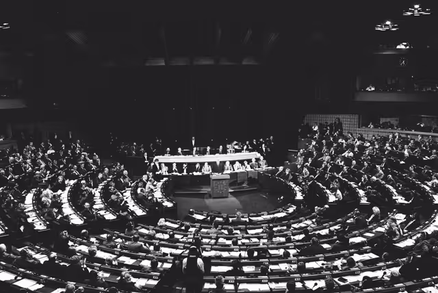 Fotagrafa 17: Address by Helmut KOHL, German Chancellor in Formal Sitting on the Situation in Eastern Europe after the Fall of the Berlin Wall at the EP in Strasbourg