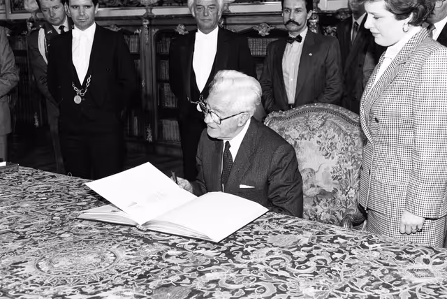 Foto 17: Official visit of Virgilio BARCO, President of Colombia, on the 4th of April 1990 in Strasbourg