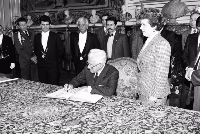 Foto 15: Official visit of Virgilio BARCO, President of Colombia, on the 4th of April 1990 in Strasbourg