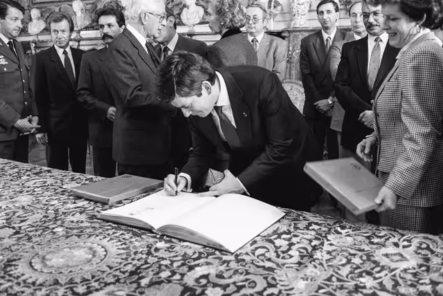 Foto 2: Official visit of President of Colombia, on the 4th of April 1990 in Strasbourg