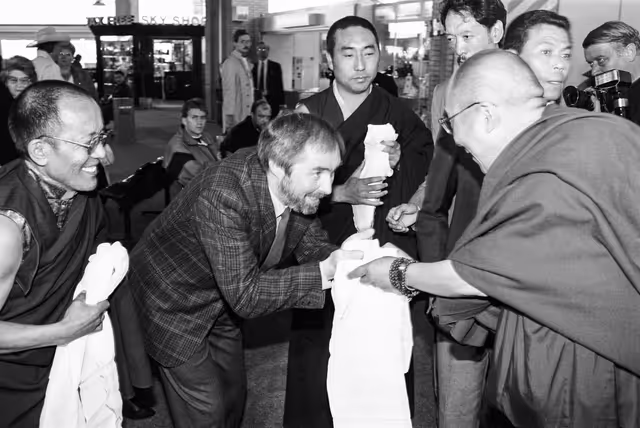 Photo 37 : Visit of HH the Dalai Lama to the EP in Brussels in April 1990