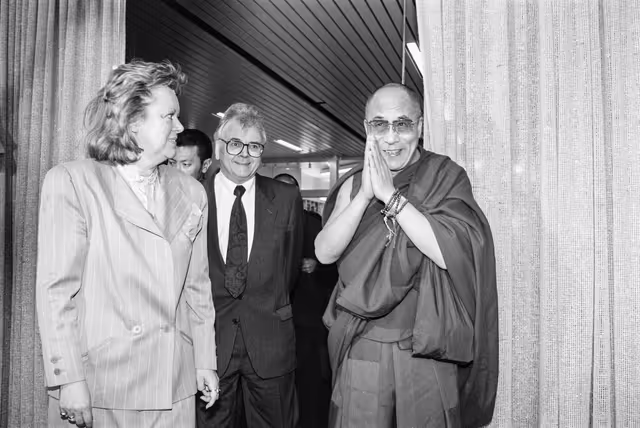 Photo 41 : Visit of HH the Dalai Lama to the EP in Brussels in April 1990
