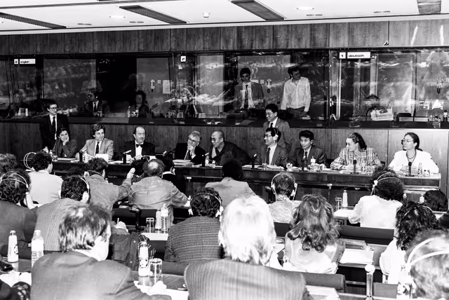 Photo 28 : Visit of HH the Dalai Lama to the EP in Brussels in April 1990