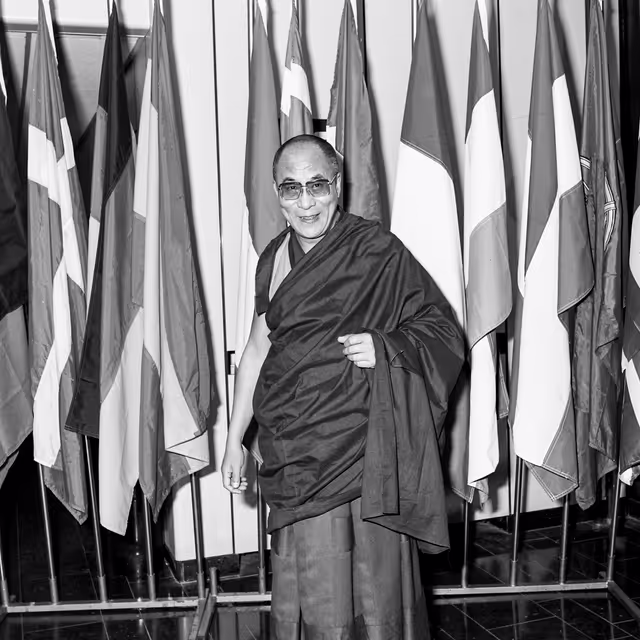 Photo 15 : Visit of HH the Dalai Lama to the EP in Brussels in April 1990