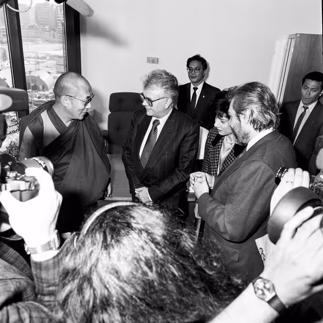 Photo 13 : Visit of HH the Dalai Lama to the EP in Brussels in April 1990