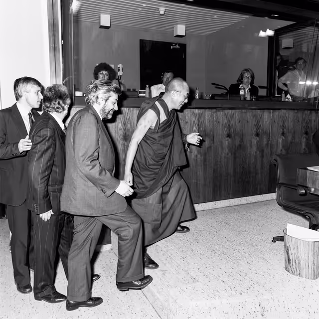 Photo 7 : Visit of HH the Dalai Lama to the EP in Brussels in April 1990