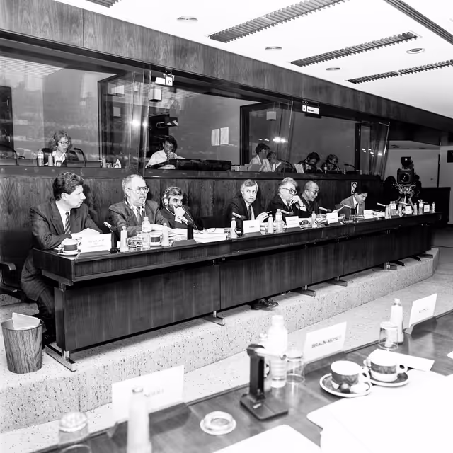 Photo 14 : Visit of HH the Dalai Lama to the EP in Brussels in April 1990