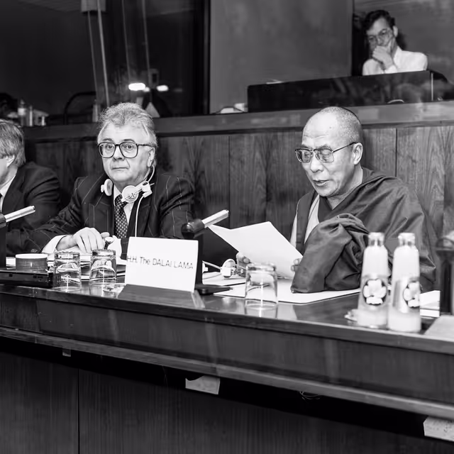 Photo 16 : Visit of HH the Dalai Lama to the EP in Brussels in April 1990