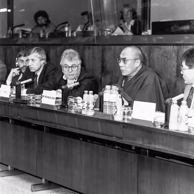 Photo 2 : Visit of HH the Dalai Lama to the EP in Brussels in April 1990