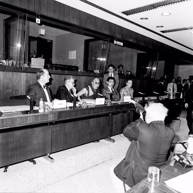 Photo 12 : Visit of HH the Dalai Lama to the EP in Brussels in April 1990