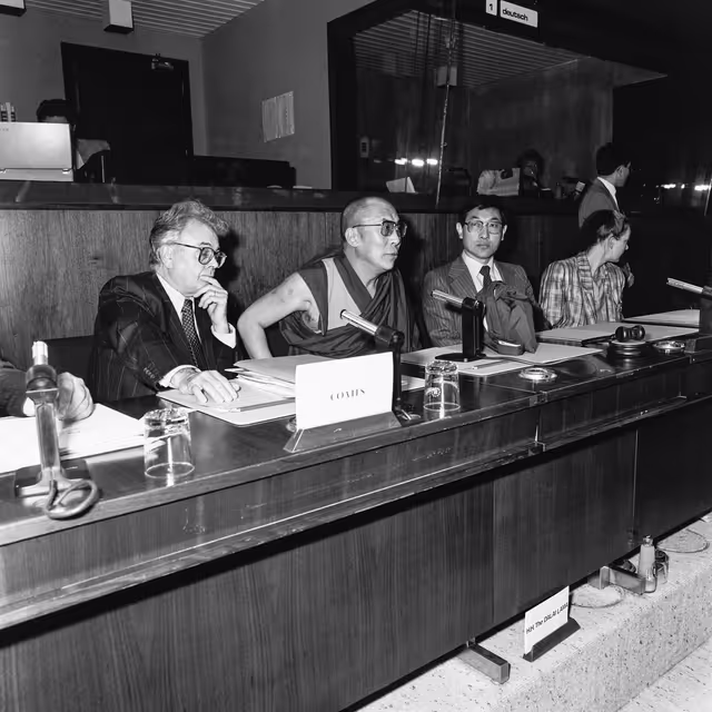 Photo 9 : Visit of HH the Dalai Lama to the EP in Brussels in April 1990