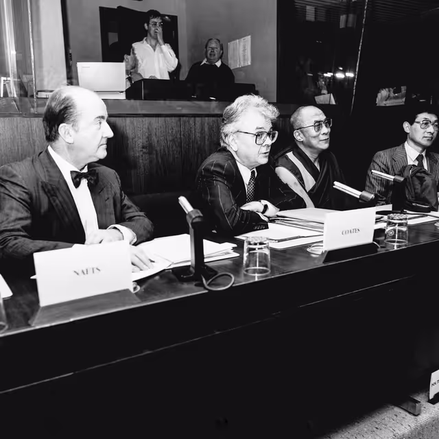 Photo 4 : Visit of HH the Dalai Lama to the EP in Brussels in April 1990