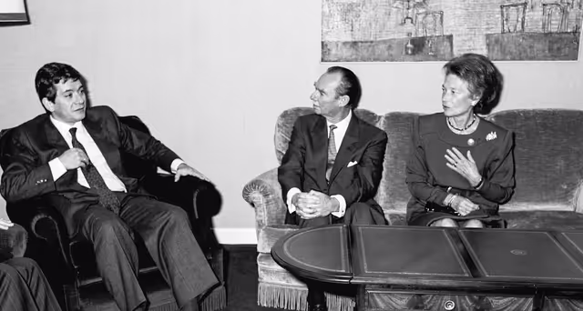 Foto 2: Enrique BARON CRESPO, EP PResident, HRH JEAN, Grand Duke of Luxembourg and HRH Princess JOSEPHINE CHARLOTTE of Belgium on the 22nd of November 1990 in Strasbourg